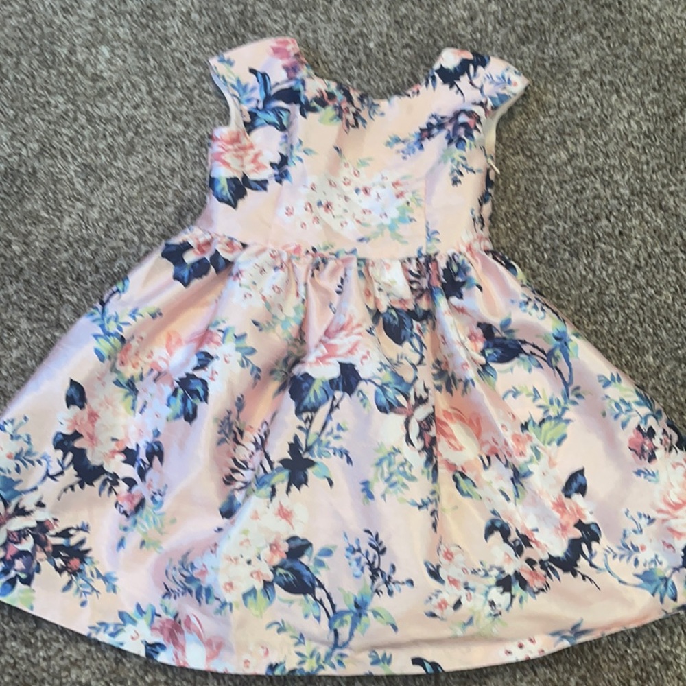 4 T girls dress in beautiful floral print